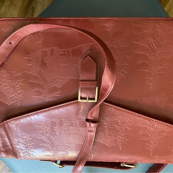 UO BDG Large Embossed Animal print bag ✨firm unless bundled✨ - Picture 6 of 8